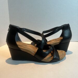 Giani Bernini Camdenn Wedge Heels. Women’s Size 9M. Open Toe. Zip Closure.